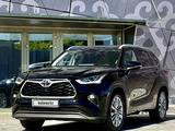 Toyota Highlander 2023 года за 33 000 000 тг. в Астана