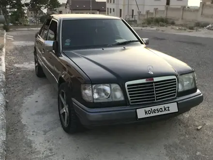 Mercedes-Benz E 320 1994 года за 2 700 000 тг. в Актау – фото 4