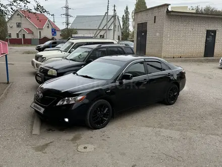 Toyota Camry 2007 года за 6 800 000 тг. в Актобе – фото 13