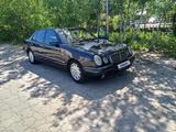 Mercedes-Benz E 320 1998 годаүшін2 600 000 тг. в Актобе