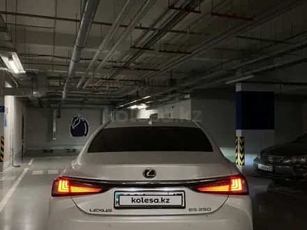 Lexus ES 250 2019 года за 20 000 000 тг. в Алматы – фото 4