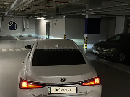 Lexus ES 250 2019 года за 20 000 000 тг. в Алматы – фото 3