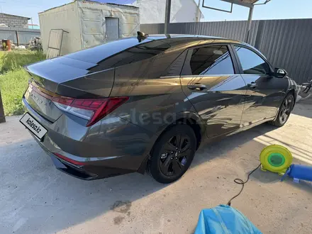 Hyundai Elantra 2023 года за 9 000 000 тг. в Атырау – фото 2