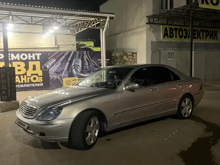 Mercedes-Benz S 320 2000 года за 3 000 000 тг. в Актау – фото 3