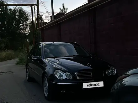 Mercedes-Benz C 200 2001 года за 2 700 000 тг. в Алматы