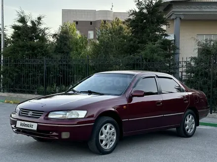 Toyota Camry 1998 года за 3 000 000 тг. в Шымкент – фото 2