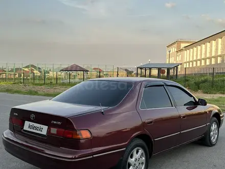 Toyota Camry 1998 года за 3 000 000 тг. в Шымкент – фото 11