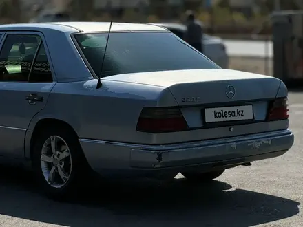 Mercedes-Benz E 220 1993 года за 1 850 000 тг. в Тараз – фото 10