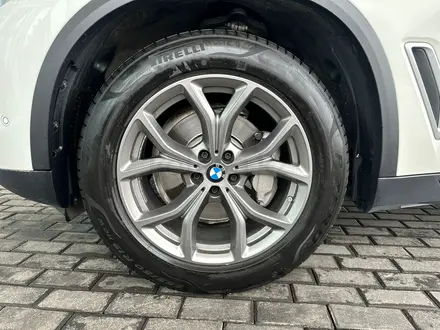BMW X5 2022 года за 38 000 000 тг. в Алматы – фото 16