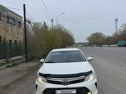 Toyota Camry 2014 года за 10 800 000 тг. в Караганда – фото 2