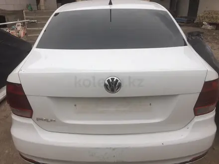 Volkswagen polo крышка багажник за 160 000 тг. в Алматы