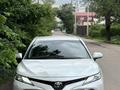 Toyota Camry 2018 года за 13 500 000 тг. в Алматы – фото 2