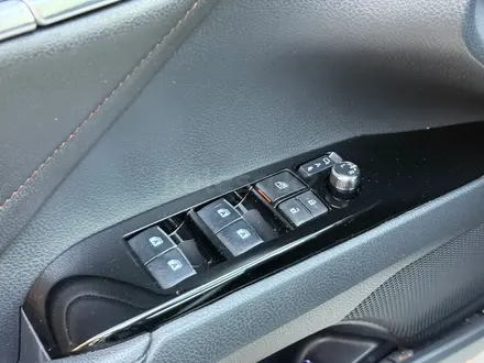 Toyota Camry 2018 года за 13 500 000 тг. в Алматы – фото 14