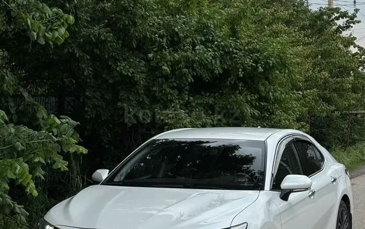 Toyota Camry 2018 года за 13 500 000 тг. в Алматы