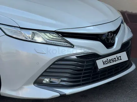 Toyota Camry 2018 года за 13 500 000 тг. в Алматы – фото 3
