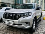 Toyota Land Cruiser Prado 2022 года за 26 700 000 тг. в Алматы