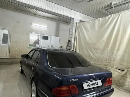 Mercedes-Benz E 320 1999 года за 3 800 000 тг. в Жанаозен – фото 3