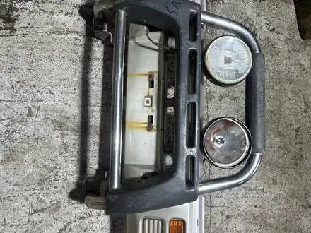 Передний бампер Nissan Mistral r20 за 120 000 тг. в Караганда