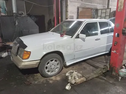 Mercedes-Benz E 250 1991 года за 1 500 000 тг. в Караганда