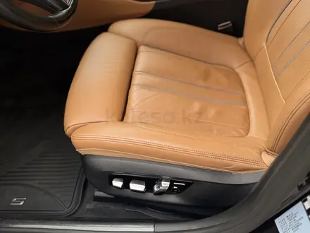 BMW 520 2021 года за 23 500 000 тг. в Алматы – фото 14