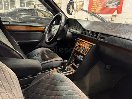 Mercedes-Benz E 220 1994 года за 2 000 000 тг. в Тараз – фото 5