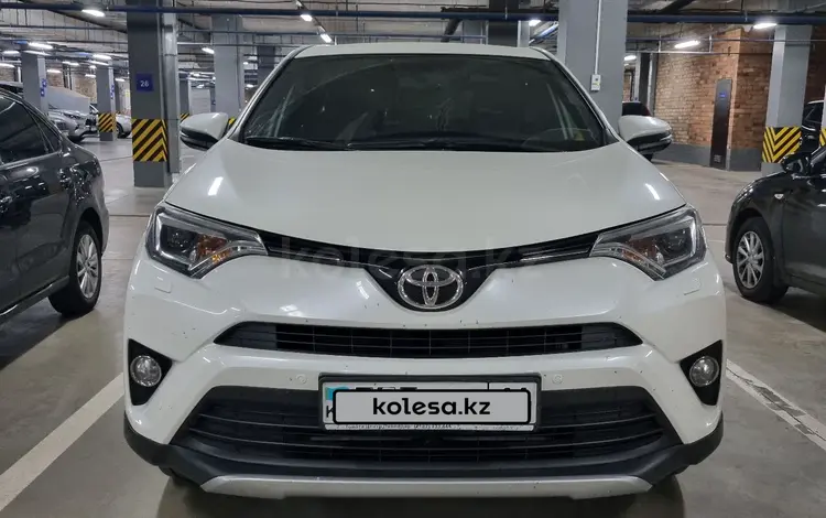 Toyota RAV4 2017 годаfor12 700 000 тг. в Астана