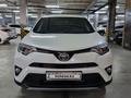 Toyota RAV4 2017 года за 12 700 000 тг. в Астана – фото 2