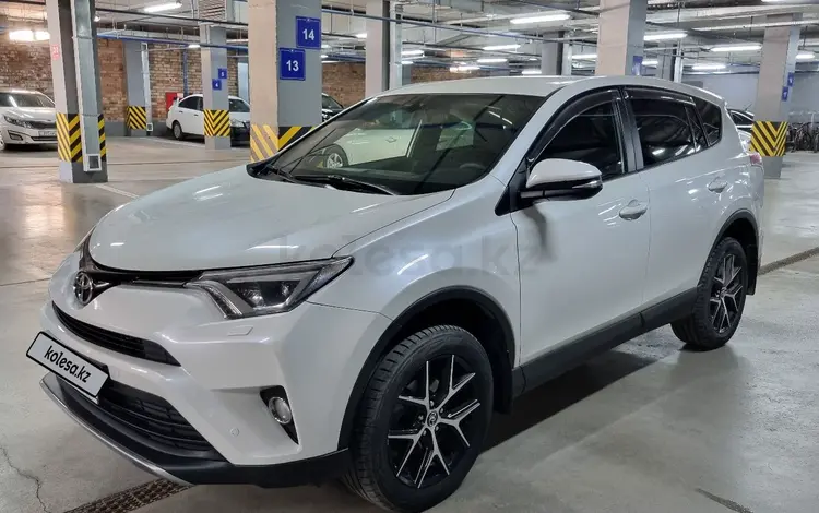 Toyota RAV4 2017 года за 12 700 000 тг. в Астана