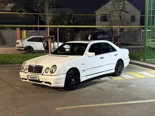 Mercedes-Benz E 320