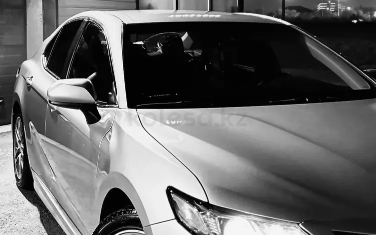 Toyota Camry 2018 года за 9 400 000 тг. в Атырау