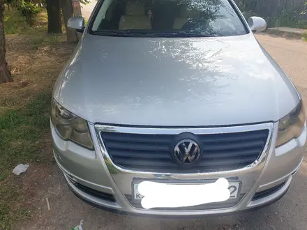 Volkswagen Passat 2006 года за 3 700 000 тг. в Алматы – фото 2