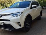 Toyota RAV4 2018 года за 11 500 000 тг. в Усть-Каменогорск