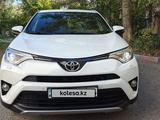 Toyota RAV4 2018 года за 11 500 000 тг. в Усть-Каменогорск – фото 2
