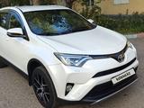 Toyota RAV4 2018 года за 11 500 000 тг. в Усть-Каменогорск – фото 3