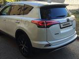 Toyota RAV4 2018 года за 11 500 000 тг. в Усть-Каменогорск – фото 5