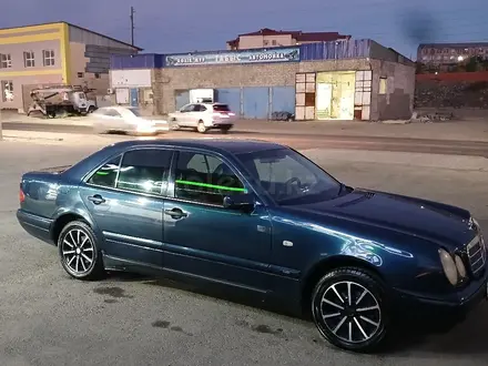 Mercedes-Benz E 230 1998 года за 3 000 000 тг. в Караганда