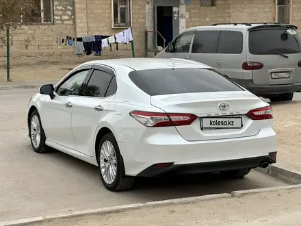 Toyota Camry 2018 года за 14 900 000 тг. в Актау – фото 4