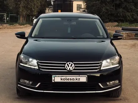 Volkswagen Passat 2013 года за 5 500 000 тг. в Алматы