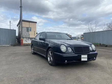 Mercedes-Benz E 240 1998 года за 3 150 000 тг. в Караганда – фото 2