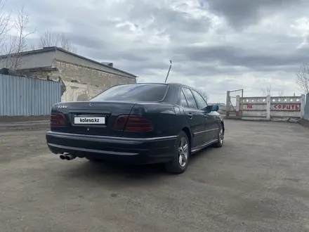 Mercedes-Benz E 240 1998 года за 3 150 000 тг. в Караганда – фото 3