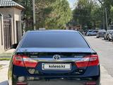 Toyota Camry 2013 года за 6 200 000 тг. в Шымкент – фото 2