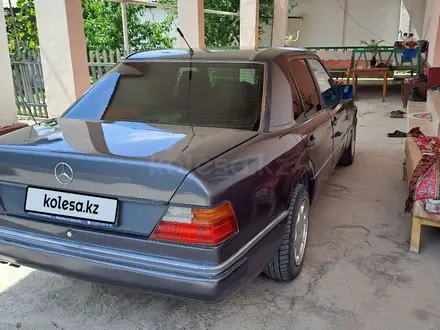 Mercedes-Benz E 260 1991 года за 1 600 000 тг. в Жетысай – фото 5