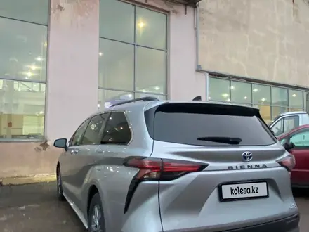 Toyota Sienna 2021 года за 16 500 000 тг. в Караганда – фото 3