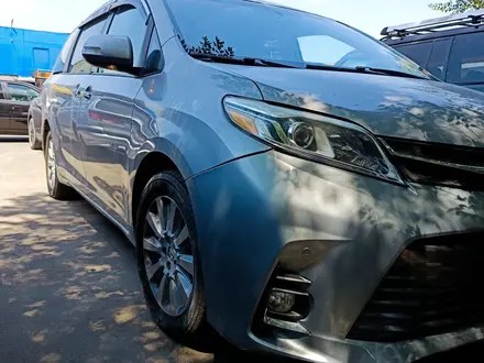 Toyota Sienna 2015 года за 13 500 000 тг. в Алматы