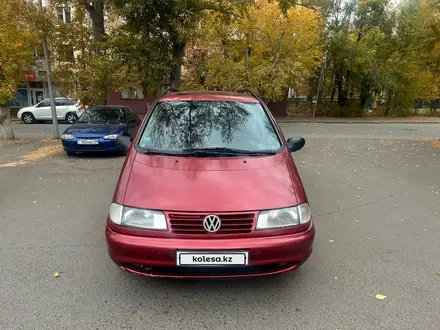 Volkswagen Sharan 1997 года за 2 500 000 тг. в Темиртау