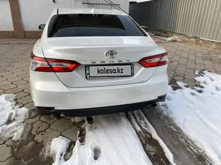 Toyota Camry 2021 года за 16 000 000 тг. в Алматы – фото 2