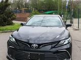 Toyota Camry 2023 года за 16 100 000 тг. в Алматы – фото 2