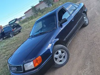 Audi 100