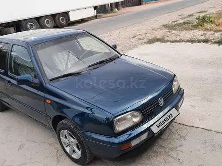 Volkswagen Golf 1997 года за 2 600 000 тг. в Тараз – фото 2