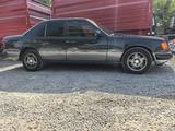 Mercedes-Benz E 200 1992 года за 1 700 000 тг. в Абай (Келесский р-н) – фото 2